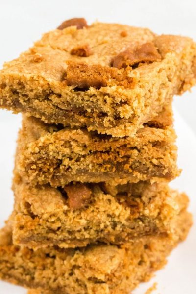 stack of Biscoff blondie bars