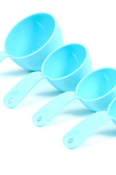 teal measuring cups lined up next to each other